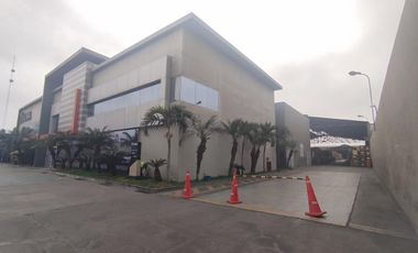 En Venta Amplio Local Industrial en Cercado de Lima