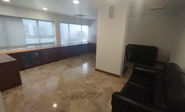 En Venta Amplio Local Industrial en Cercado de Lima