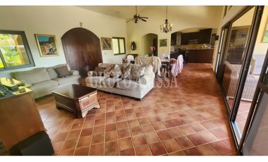 Se Vende Casa con impresionantes Vistas en Altos del Maria