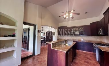 Se Vende Casa con impresionantes Vistas en Altos del Maria