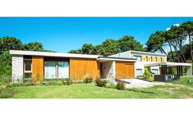 BARRIO PIONEROS PINAMAR- CASA DE CATEGORIA