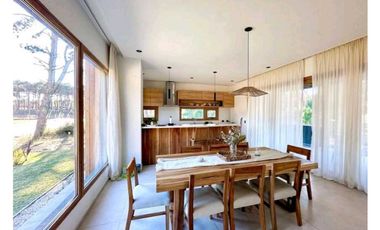 BARRIO PIONEROS PINAMAR- CASA DE CATEGORIA