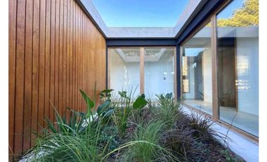 BARRIO PIONEROS PINAMAR- CASA DE CATEGORIA