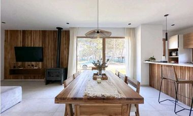 BARRIO PIONEROS PINAMAR- CASA DE CATEGORIA