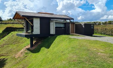 Vendo casa en el peñol con acceso al embalse