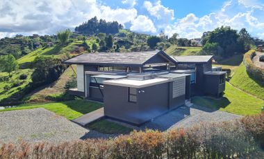 Vendo casa en el peñol con acceso al embalse