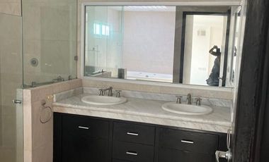CASA EN VENTA EN TABASCO 2000 CON EXCELENTE MANTTO Y EN PRIVADA