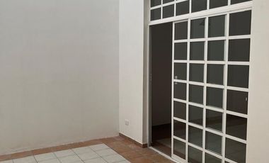 CASA EN VENTA EN TABASCO 2000 CON EXCELENTE MANTTO Y EN PRIVADA