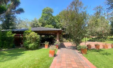 Amplia Quinta en Venta de 2 hectáreas, con seguridad y áreas comunales, sector la Armenia, Quito