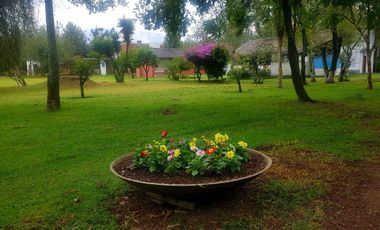 Amplia Quinta en Venta de 2 hectáreas, con seguridad y áreas comunales, sector la Armenia, Quito