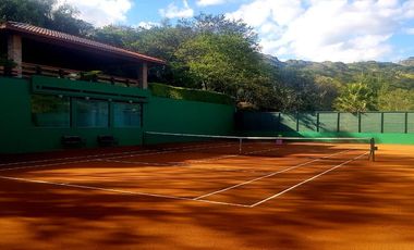 Amplia Quinta en Venta de 2 hectáreas, con seguridad y áreas comunales, sector la Armenia, Quito