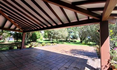 Amplia Quinta en Venta de 2 hectáreas, con seguridad y áreas comunales, sector la Armenia, Quito