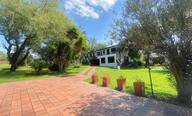 Amplia Quinta en Venta de 2 hectáreas, con seguridad y áreas comunales, sector la Armenia, Quito