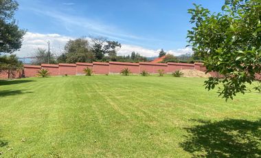 Amplia Quinta en Venta de 2 hectáreas, con seguridad y áreas comunales, sector la Armenia, Quito