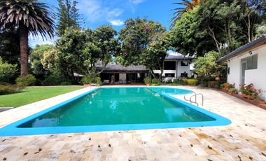 Amplia Quinta en Venta de 2 hectáreas, con seguridad y áreas comunales, sector la Armenia, Quito