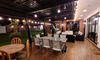 Casa exclusiva en venta con 4 dormitorios, dentro de urbanización privada Valle de los Chillos