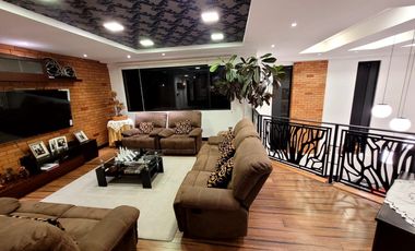 Casa exclusiva en venta con 4 dormitorios, dentro de urbanización privada Valle de los Chillos