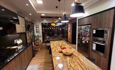 Casa exclusiva en venta con 4 dormitorios, dentro de urbanización privada Valle de los Chillos