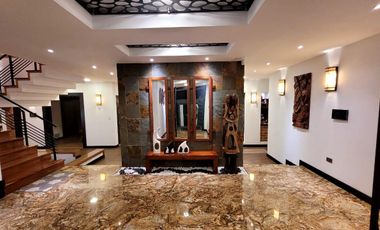 Casa exclusiva en venta con 4 dormitorios, dentro de urbanización privada Valle de los Chillos