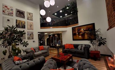 Casa exclusiva en venta con 4 dormitorios, dentro de urbanización privada Valle de los Chillos