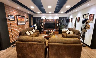 Casa exclusiva en venta con 4 dormitorios, dentro de urbanización privada Valle de los Chillos