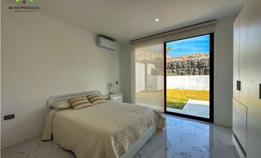 CASA EN VENTA EN EXCLUSIVA URBANIZACIÓN MARINA BLUE, MANTA