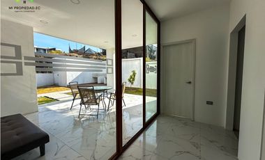 CASA EN VENTA EN EXCLUSIVA URBANIZACIÓN MARINA BLUE, MANTA