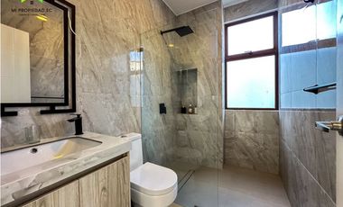 CASA EN VENTA EN EXCLUSIVA URBANIZACIÓN MARINA BLUE, MANTA