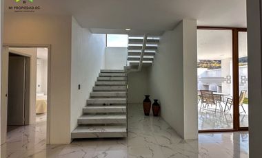 CASA EN VENTA EN EXCLUSIVA URBANIZACIÓN MARINA BLUE, MANTA