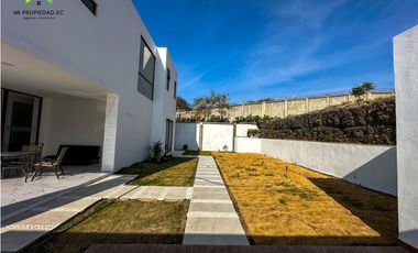 CASA EN VENTA EN EXCLUSIVA URBANIZACIÓN MARINA BLUE, MANTA