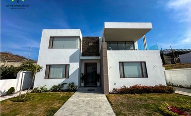 CASA EN VENTA EN EXCLUSIVA URBANIZACIÓN MARINA BLUE, MANTA