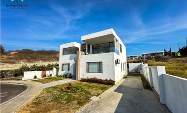CASA EN VENTA EN EXCLUSIVA URBANIZACIÓN MARINA BLUE, MANTA