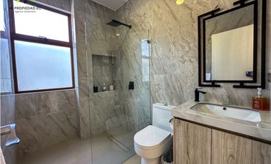 CASA EN VENTA EN EXCLUSIVA URBANIZACIÓN MARINA BLUE, MANTA