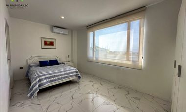 CASA EN VENTA EN EXCLUSIVA URBANIZACIÓN MARINA BLUE, MANTA