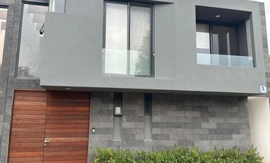 CASA EN ESQUINA EN VENTA EN ALTOZANO ZONA DEL NUEVO QUERETARO