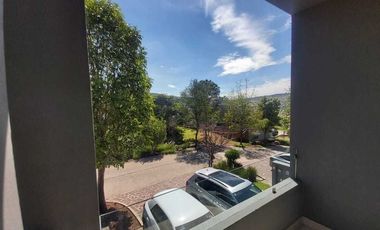 CASA EN ESQUINA EN VENTA EN ALTOZANO ZONA DEL NUEVO QUERETARO