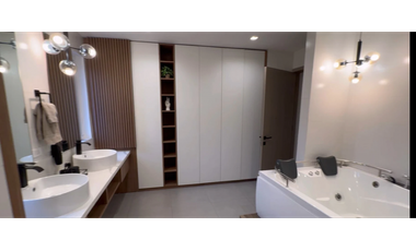 VILLA LUCRE / ALTOS DE SAN RAFAEL / 521 M2 / 3 HABITACION / PISCINA