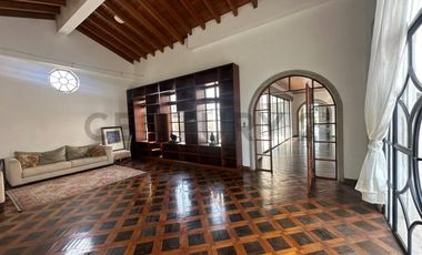 Exclusiva Casa Estilo Español - Elegante de Oportunidad ubicación Privilegiada