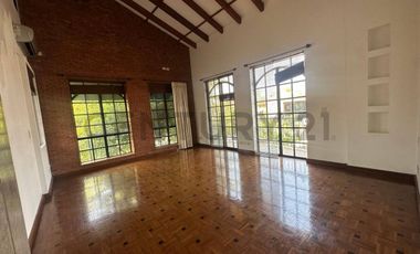 Exclusiva Casa Estilo Español - Elegante de Oportunidad ubicación Privilegiada