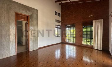 Exclusiva Casa Estilo Español - Elegante de Oportunidad ubicación Privilegiada