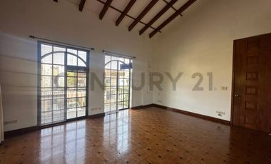 Exclusiva Casa Estilo Español - Elegante de Oportunidad ubicación Privilegiada