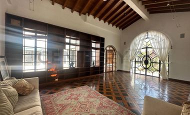 Exclusiva Casa Estilo Español - Elegante de Oportunidad ubicación Privilegiada