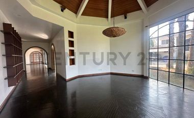Exclusiva Casa Estilo Español - Elegante de Oportunidad ubicación Privilegiada