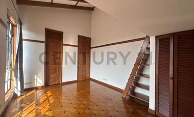 Exclusiva Casa Estilo Español - Elegante de Oportunidad ubicación Privilegiada