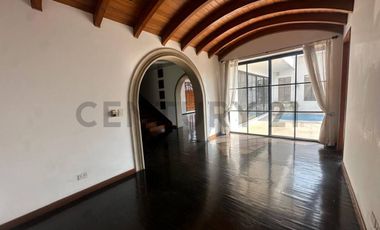 Exclusiva Casa Estilo Español - Elegante de Oportunidad ubicación Privilegiada