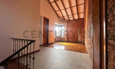 Exclusiva Casa Estilo Español - Elegante de Oportunidad ubicación Privilegiada