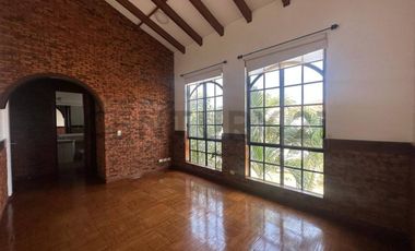 Exclusiva Casa Estilo Español - Elegante de Oportunidad ubicación Privilegiada