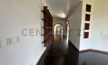 Exclusiva Casa Estilo Español - Elegante de Oportunidad ubicación Privilegiada