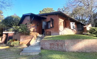 Av.Shaw 2449   Alamos y Espartillo