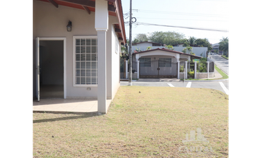CASA  VENTA O ALQUILER  EN BRISAS DEL GOLF ARRAIJAN